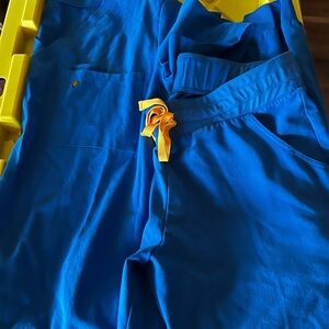 Poppy scrubs size small royal blue